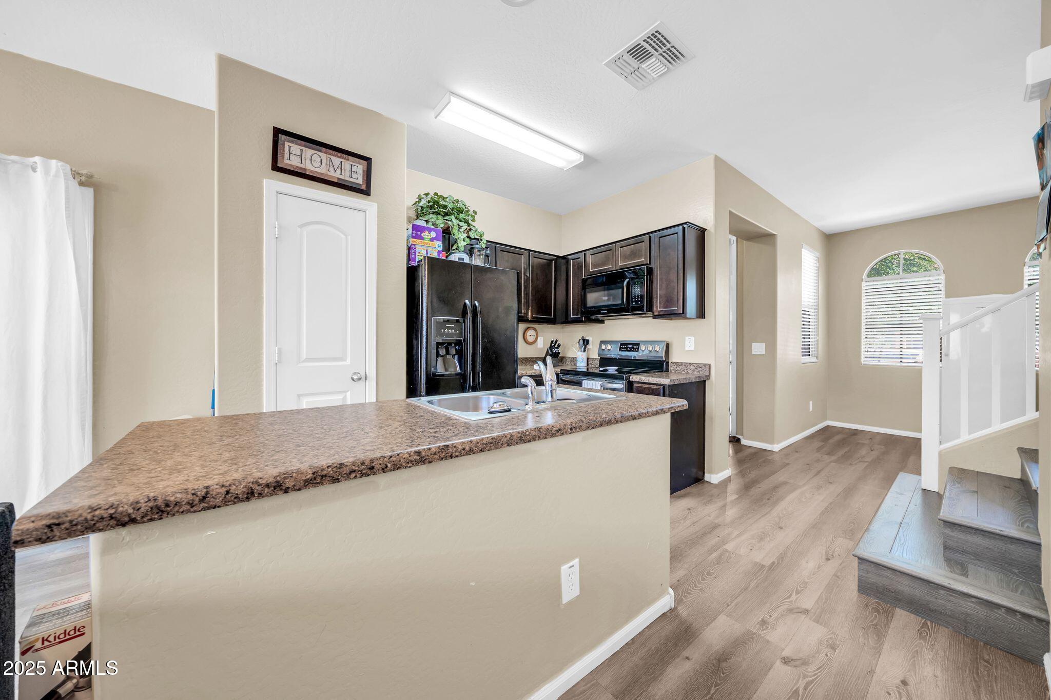 7741 West Giles Road Phoenix, AZ 85035 - Photo 11 of 33 7741 W Giles Rd-11