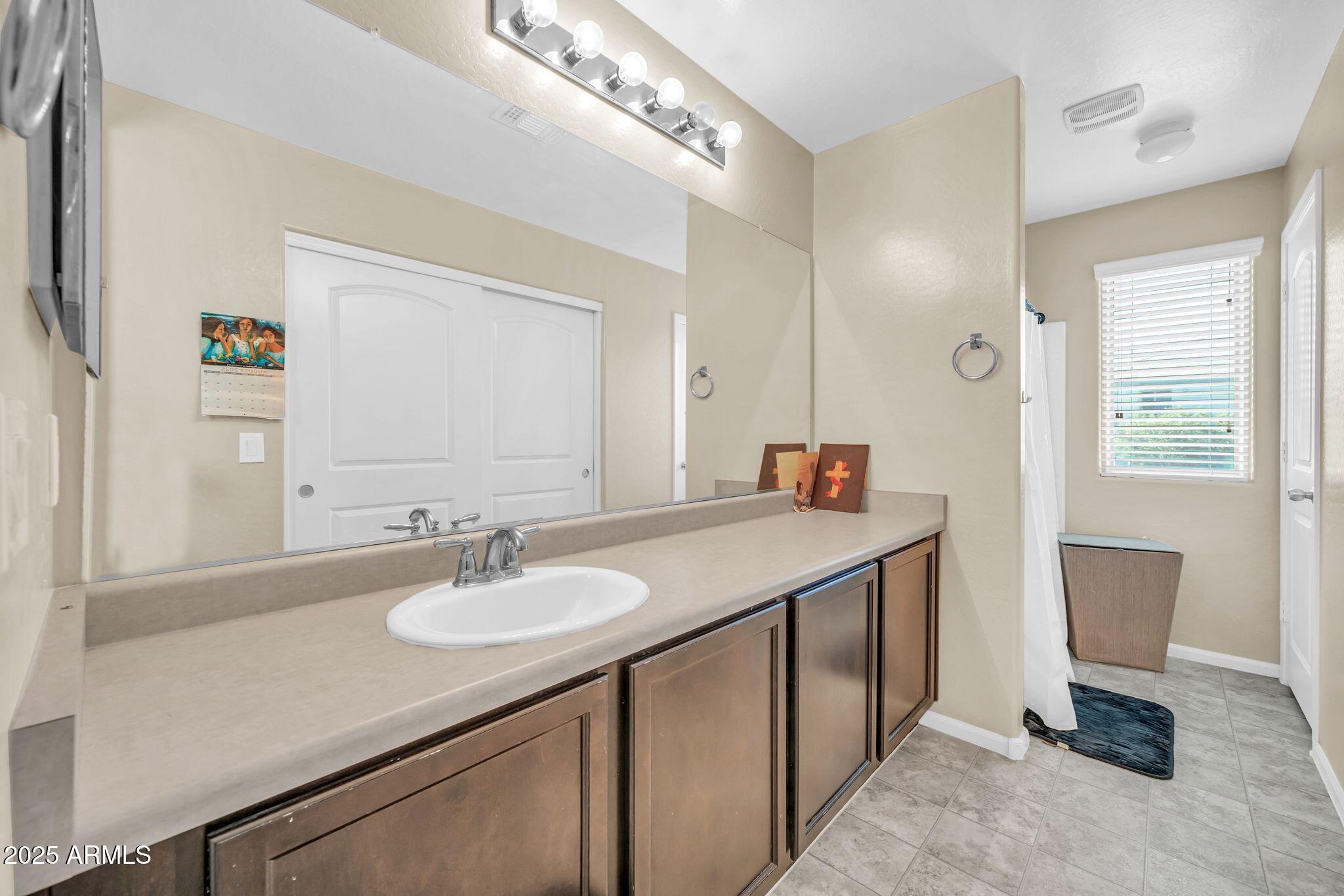 7741 West Giles Road Phoenix, AZ 85035 - Photo 18 of 33 7741 W Giles Rd-15