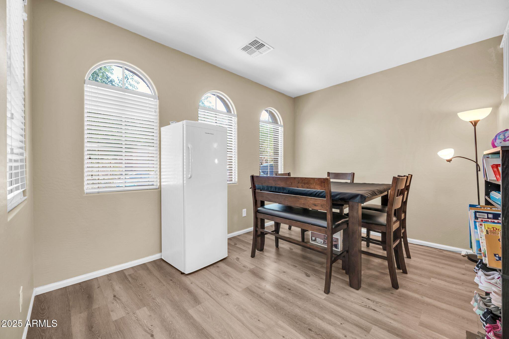 7741 West Giles Road Phoenix, AZ 85035 - Photo 5 of 33 7741 W Giles Rd-8