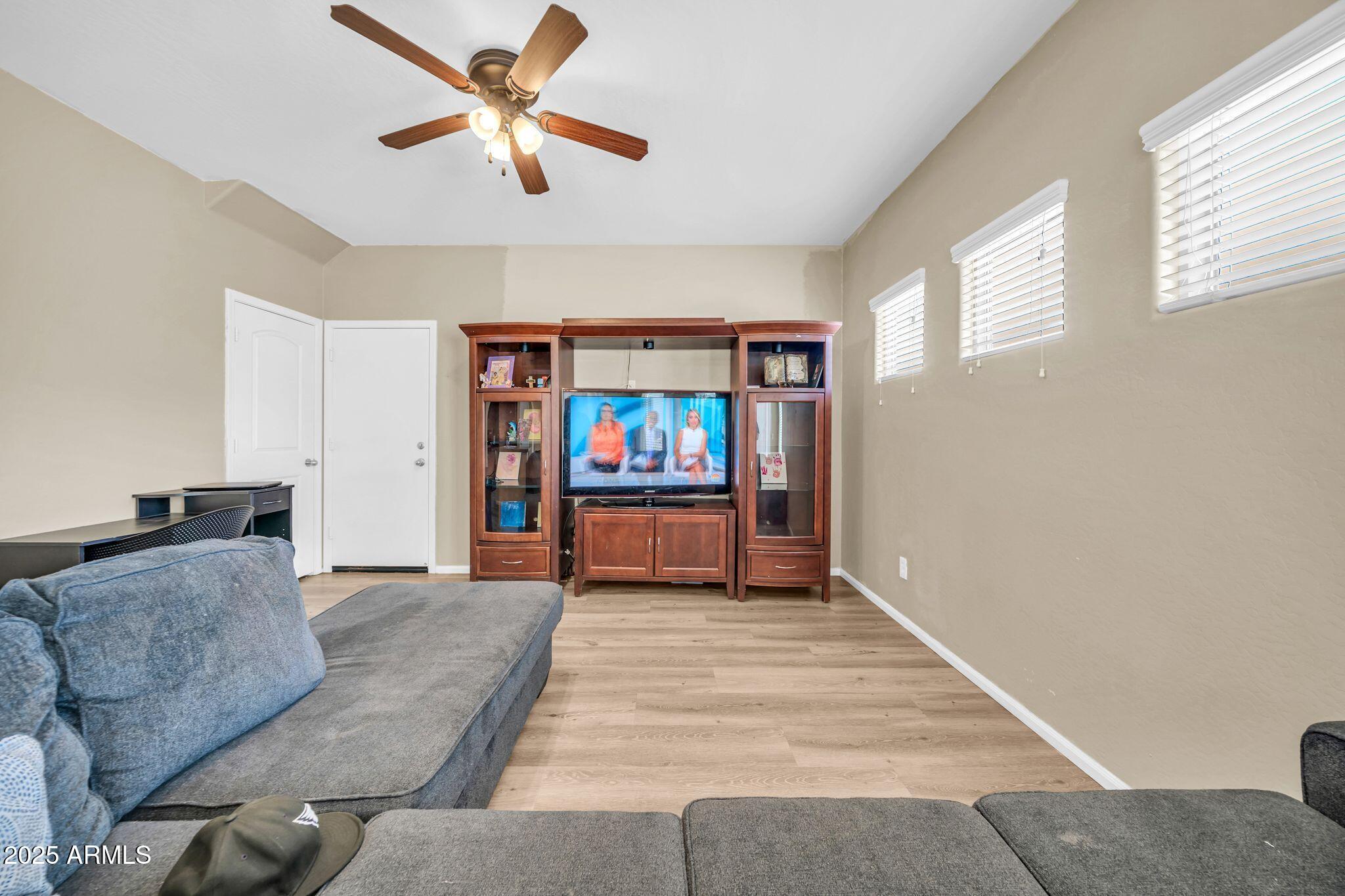 7741 West Giles Road Phoenix, AZ 85035 - Photo 6 of 33 7741 W Giles Rd-6