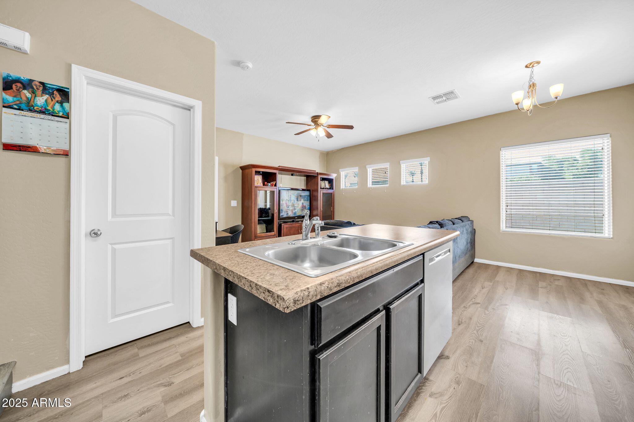 7741 West Giles Road Phoenix, AZ 85035 - Photo 8 of 33 7741 W Giles Rd-9