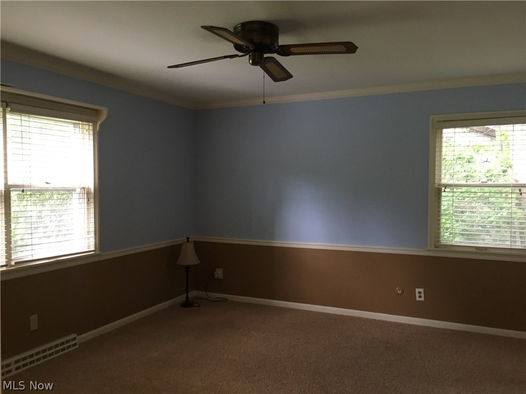 2297 Thurmont Road Akron, OH 44313 - Photo 7 of 17 1st floor master with walk in closet