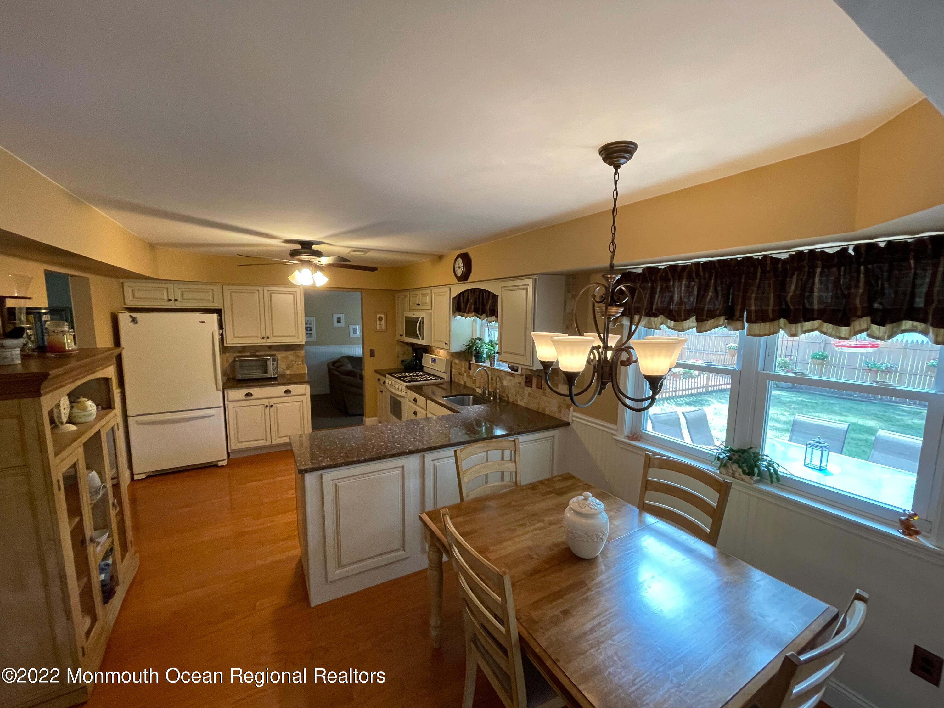 2 Nantucket Court Howell, NJ 07731 - Photo 17 of 43 kitchen dining area