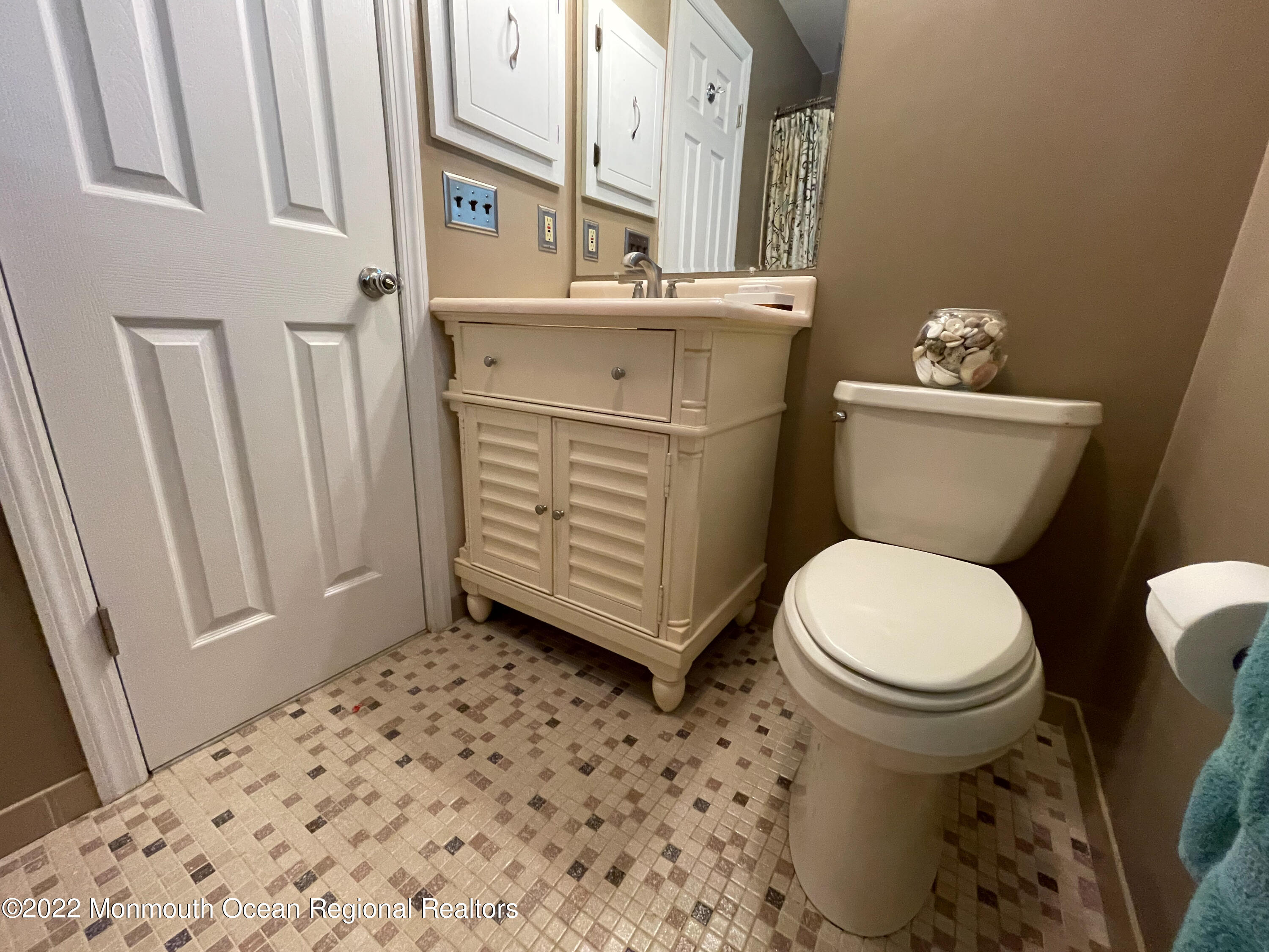 2 Nantucket Court Howell, NJ 07731 - Photo 28 of 43 2nd full bathroom