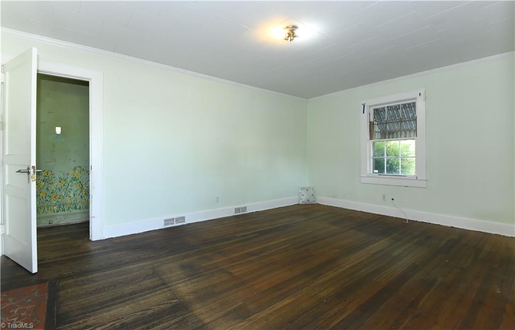 1402 Oak Ridge Road Kernersville, NC 27284 - Photo 3 of 28 Livingroom