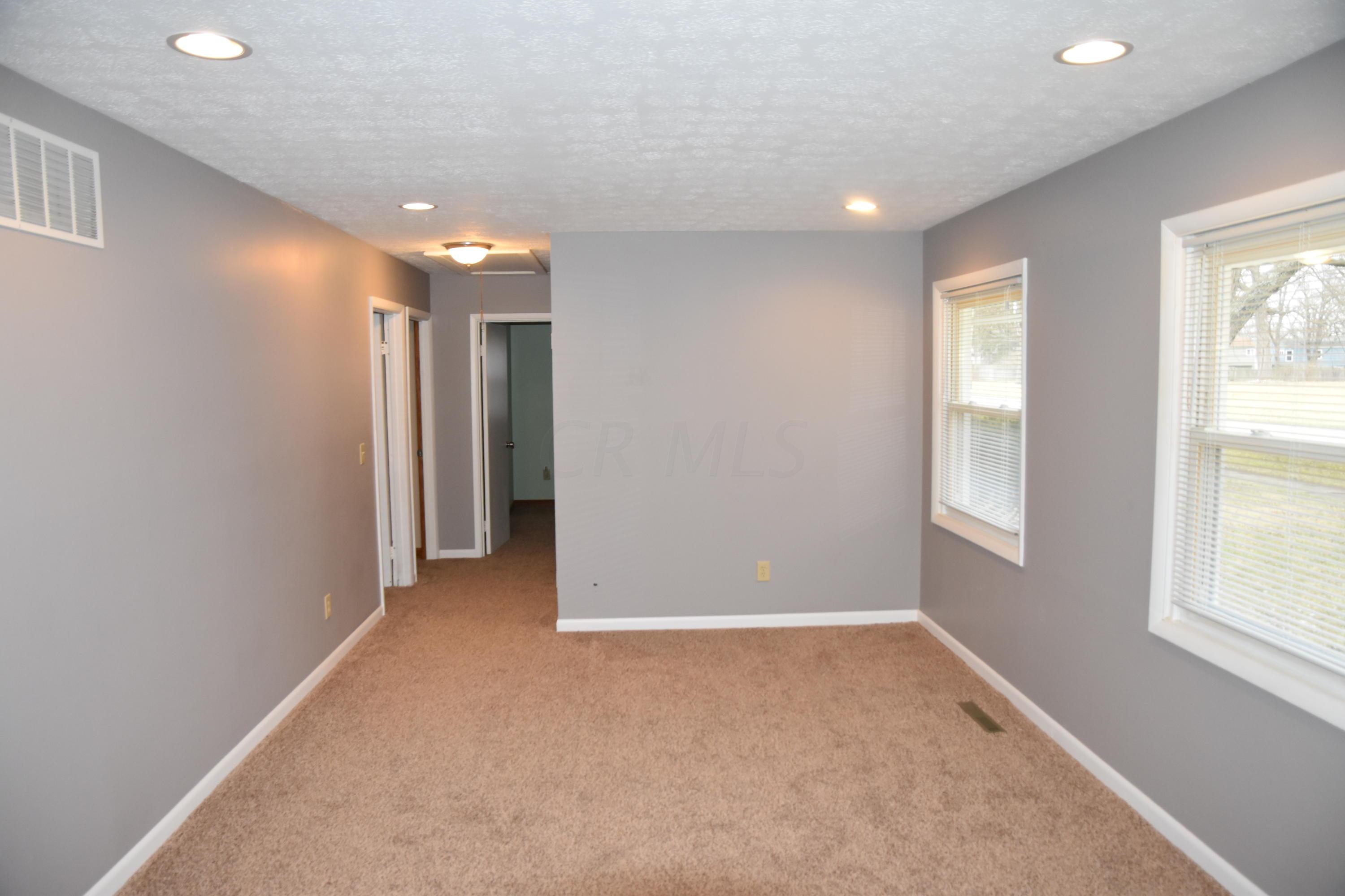 1219 Shady Lane Road Columbus, OH 43227 - Photo 10 of 27 Gallery Image 10