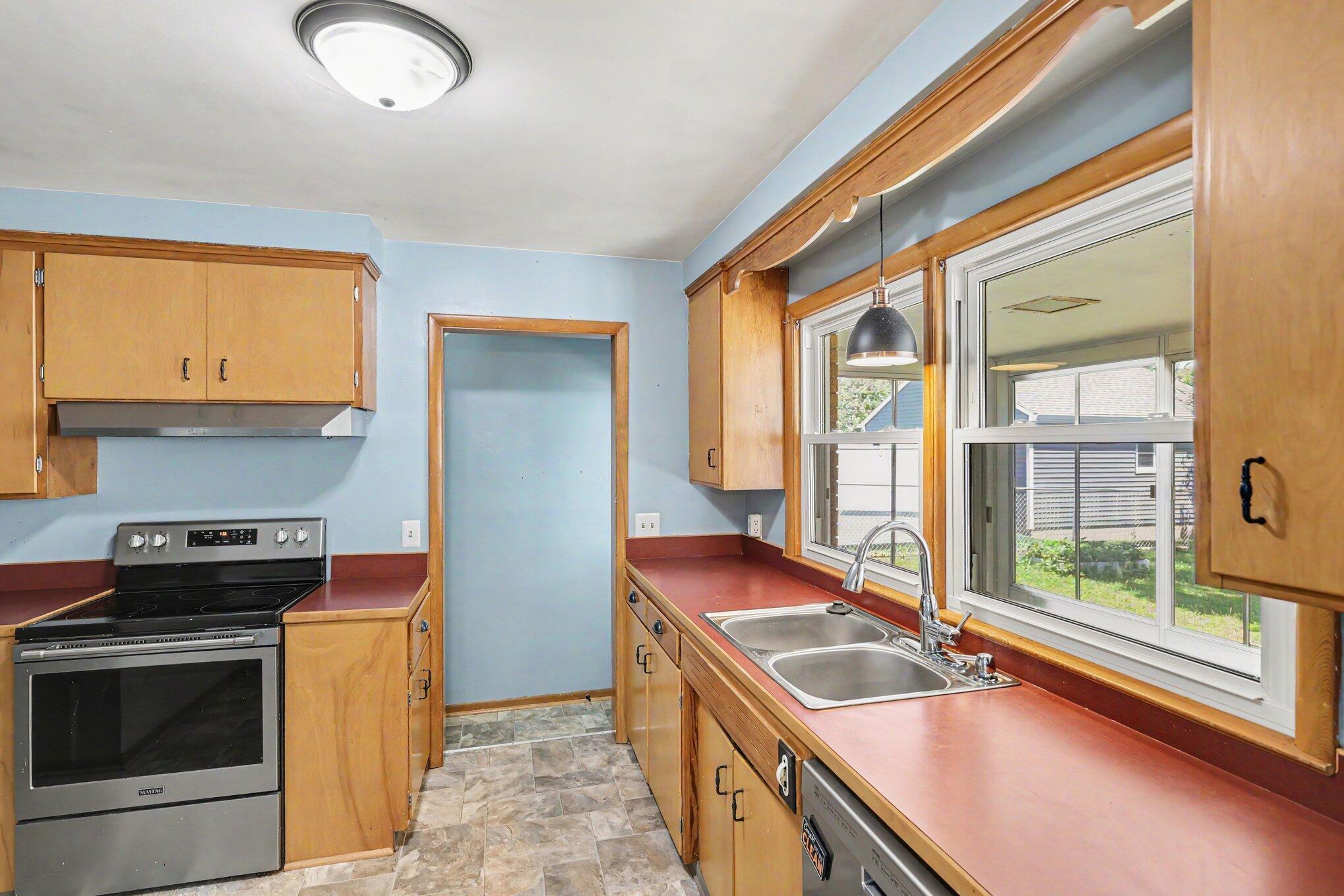 2117 Edwin Place Lansing, MI 48911 - Photo 23 of 37 012_file_3227