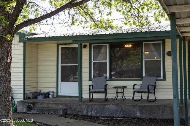 a view of house with a outdoor space
