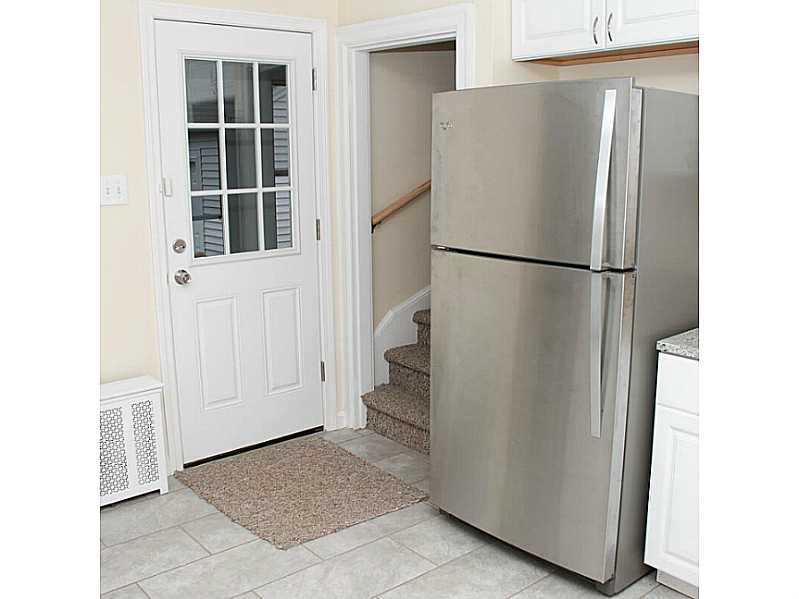 75 Rosemere Road Pawtucket, RI 02861 - Photo 4 of 14 Kitchen.