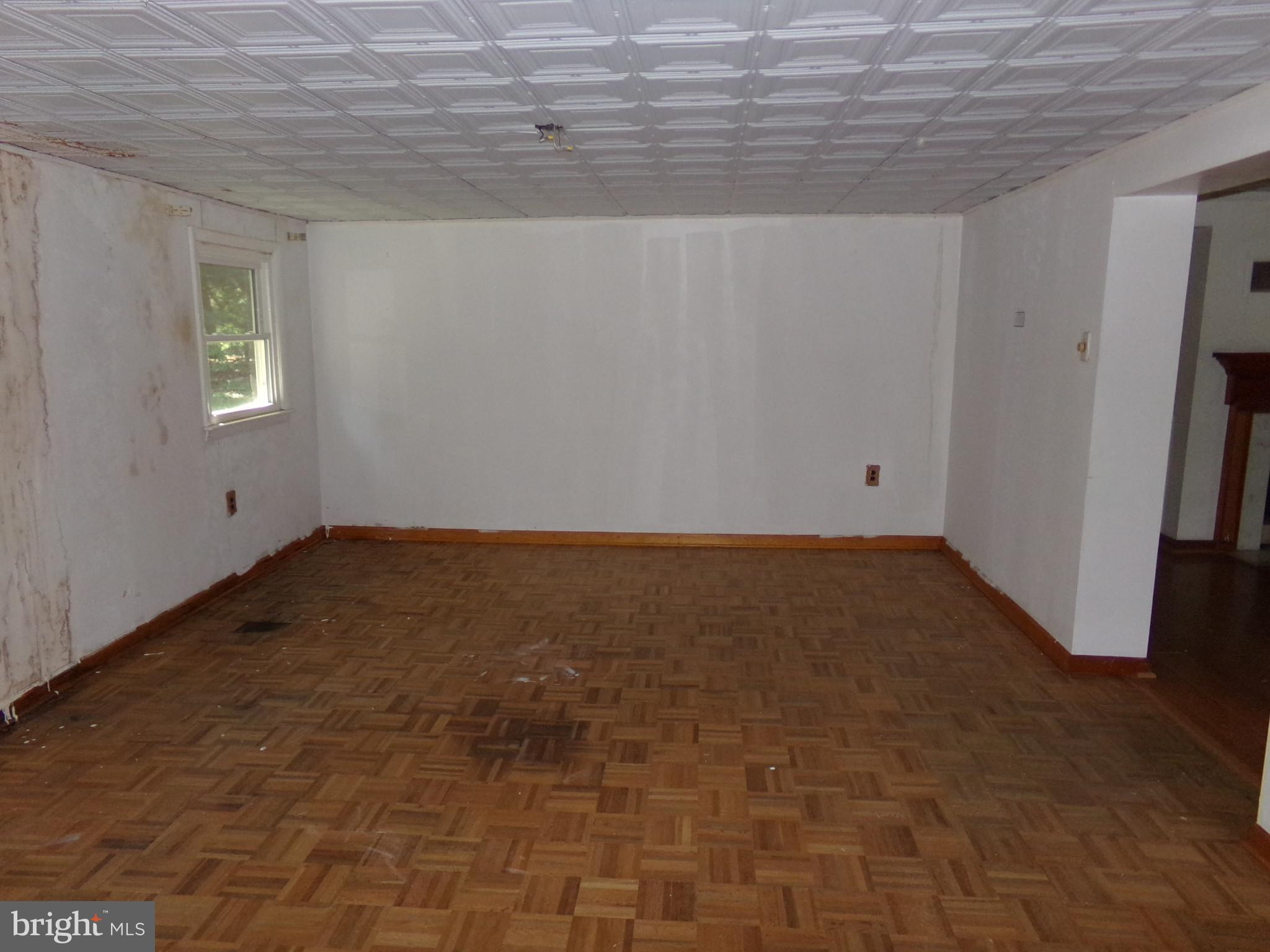 120 Iris Road Millville, NJ 08332 - Photo 5 of 16 Dining Area