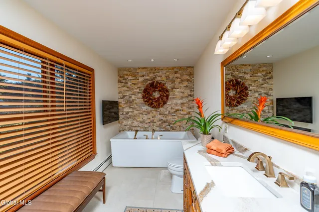 $599,900 | 524 Mac Elroy Road, Clifton Park, NY 12065