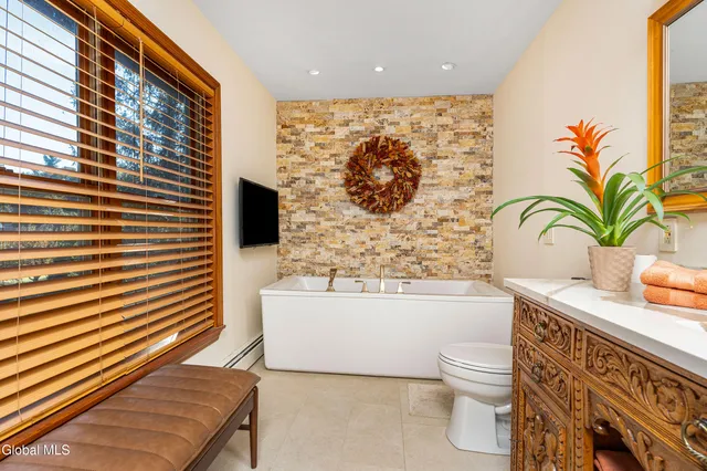 $599,900 | 524 Mac Elroy Road, Clifton Park, NY 12065