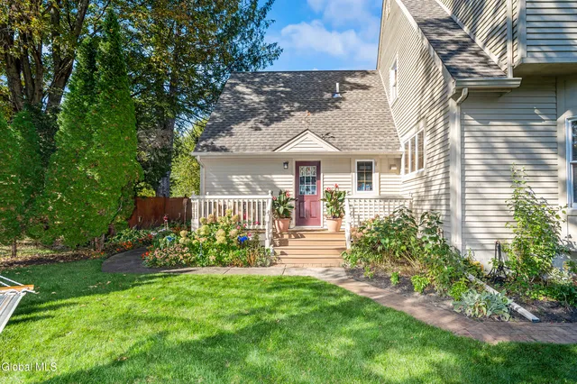 $599,900 | 524 Mac Elroy Road, Clifton Park, NY 12065