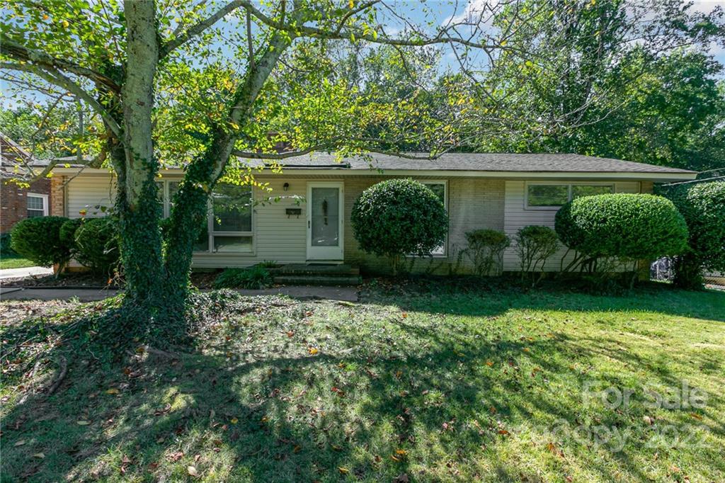 3208 Spring Valley Road Charlotte, NC 28210 - Photo 1 of 27 Gallery Image 1