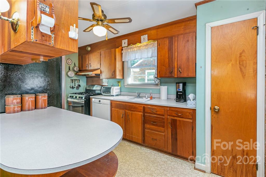 3208 Spring Valley Road Charlotte, NC 28210 - Photo 11 of 27 Gallery Image 11