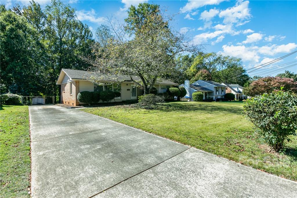 3208 Spring Valley Road Charlotte, NC 28210 - Photo 2 of 27 Gallery Image 2