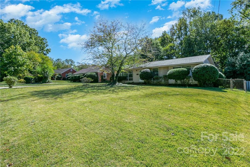 3208 Spring Valley Road Charlotte, NC 28210 - Photo 3 of 27 Gallery Image 3