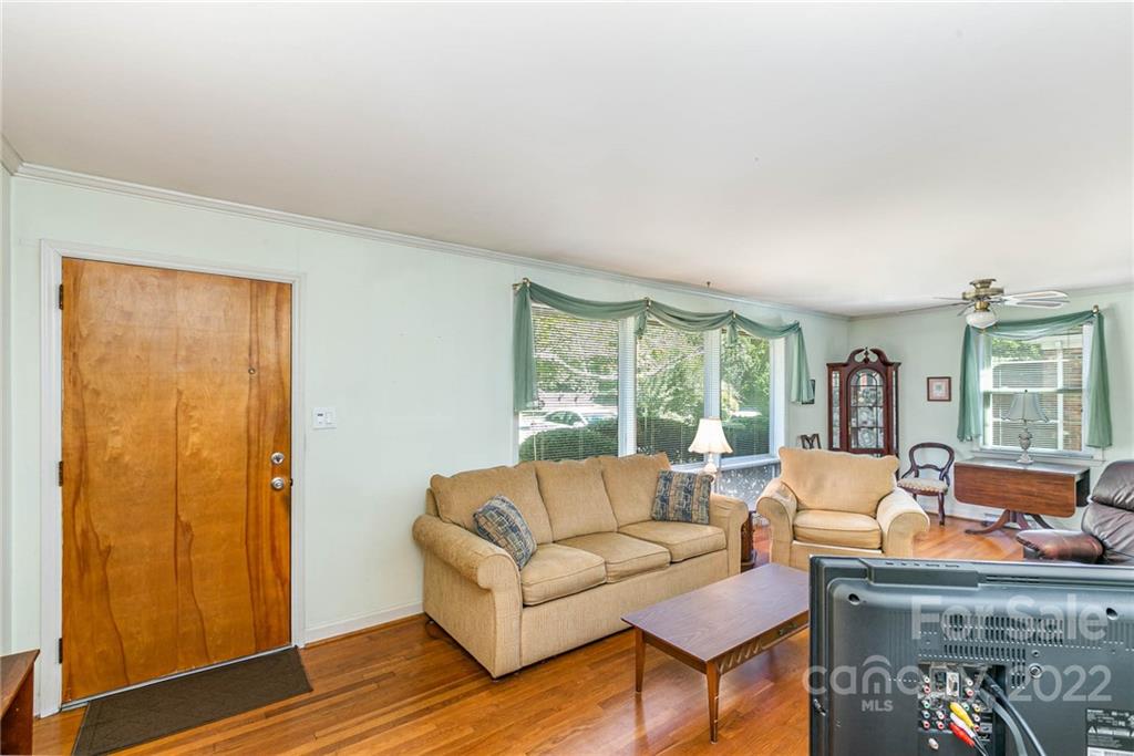 3208 Spring Valley Road Charlotte, NC 28210 - Photo 4 of 27 Gallery Image 4