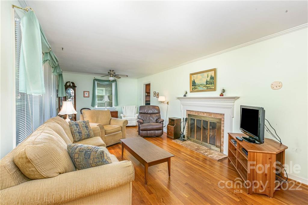 3208 Spring Valley Road Charlotte, NC 28210 - Photo 5 of 27 Gallery Image 5