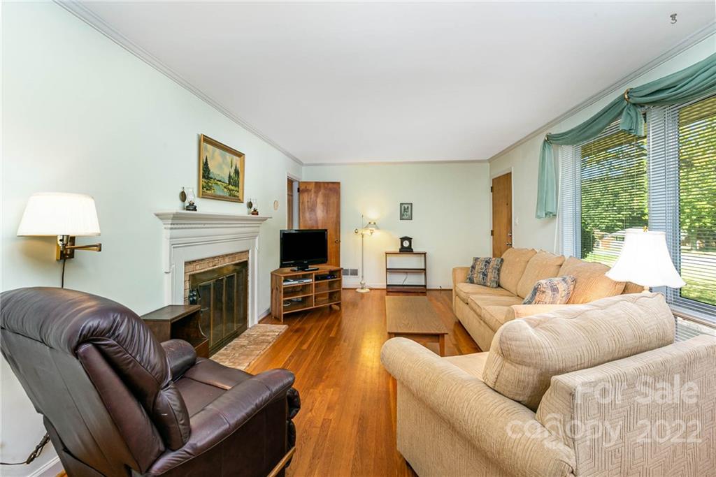 3208 Spring Valley Road Charlotte, NC 28210 - Photo 6 of 27 Gallery Image 6