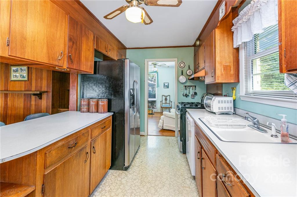 3208 Spring Valley Road Charlotte, NC 28210 - Photo 8 of 27 Gallery Image 8