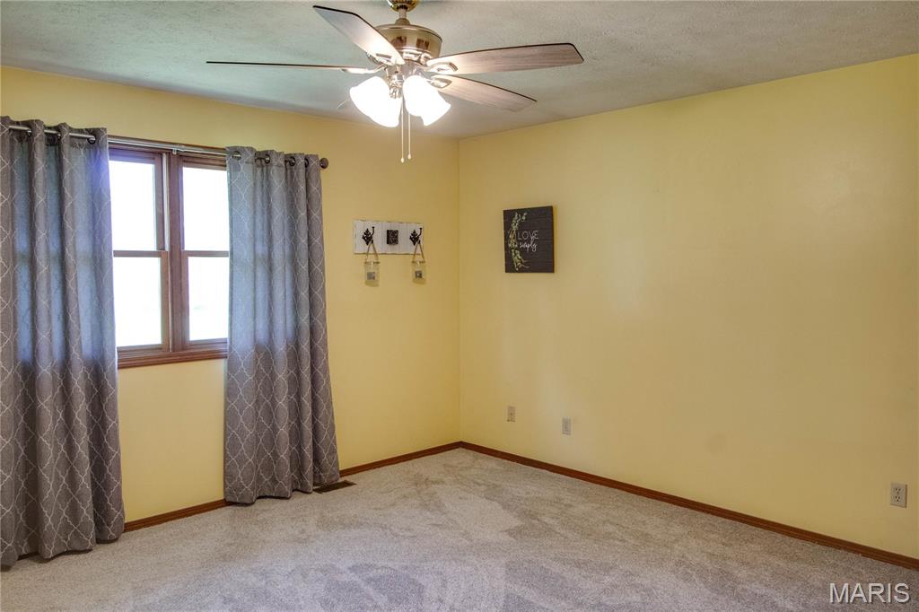 1217 West County Road Jerseyville, IL 62052 - Photo 18 of 35