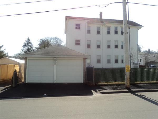 59 King Philip Road Worcester, MA 01606 - Photo 19 of 20 a front view of a building