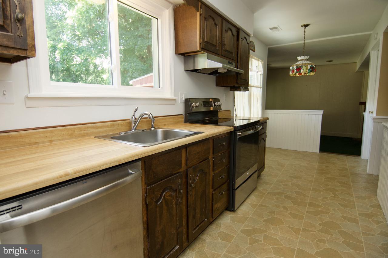 4520 Farming Ridge Boulevard Reading, PA 19606 - Photo 10 of 15