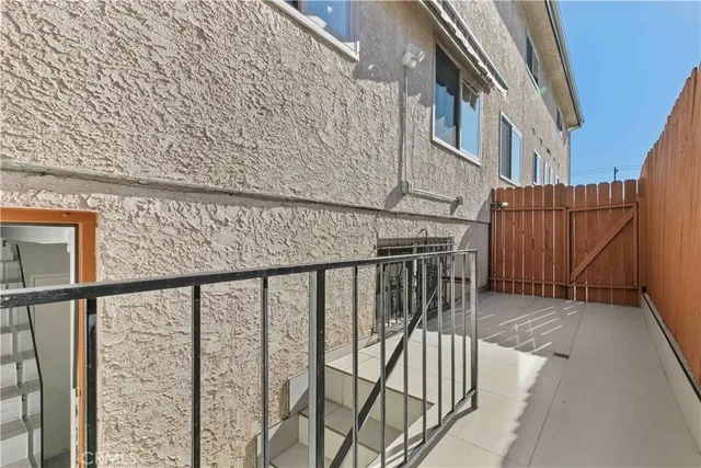 $899,000 | 630 East Garfield Avenue, Unit 6, Glendale, CA 91205