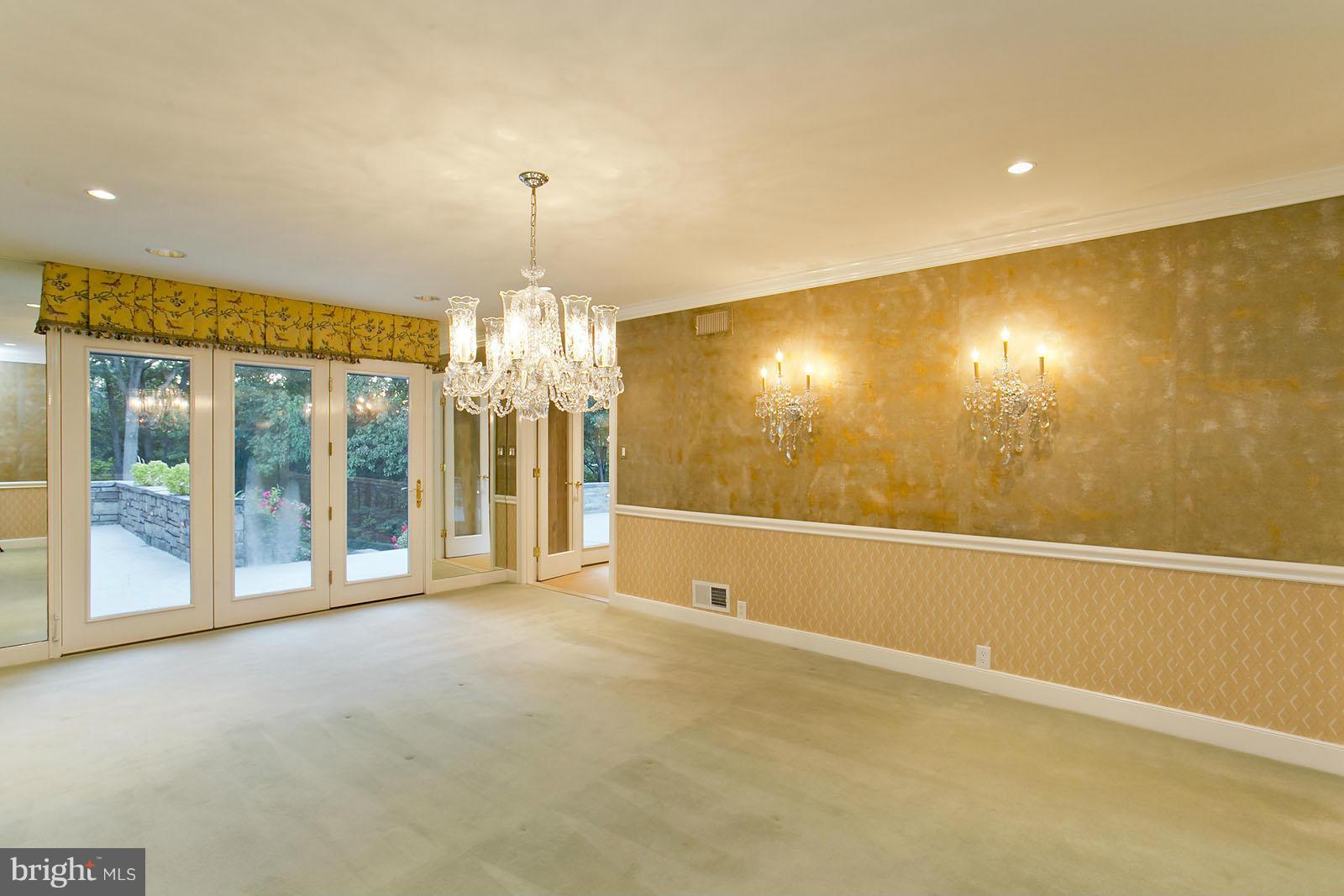 137 Oak Ridge Lane Winchester, VA 22602 - Photo 22 of 30 Dining Room