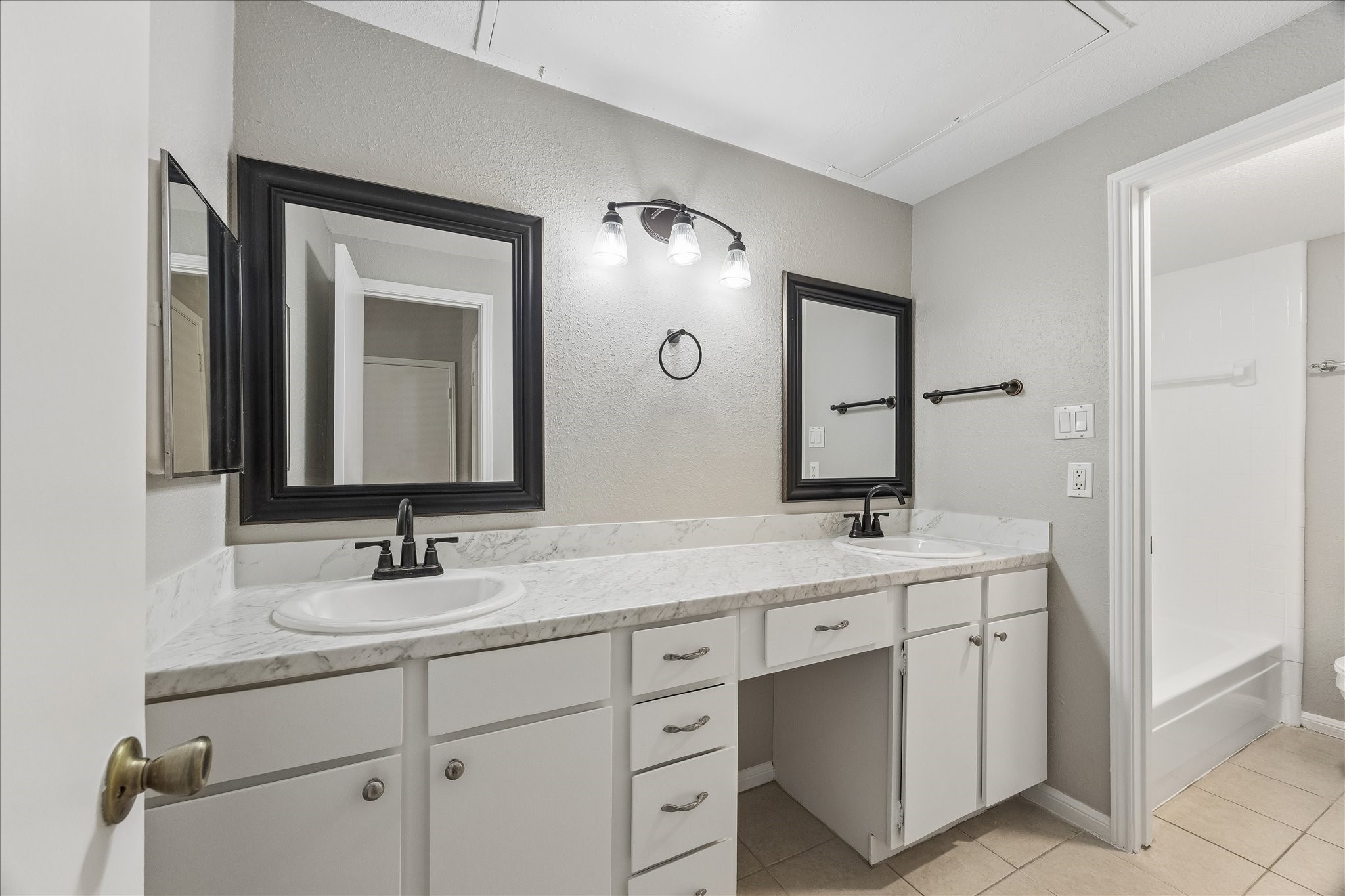 2100 Tanglewilde Street, Unit 124 Houston, TX 77063 - Photo 6 of 20 a bathroom with double vanity sinks and a mirror