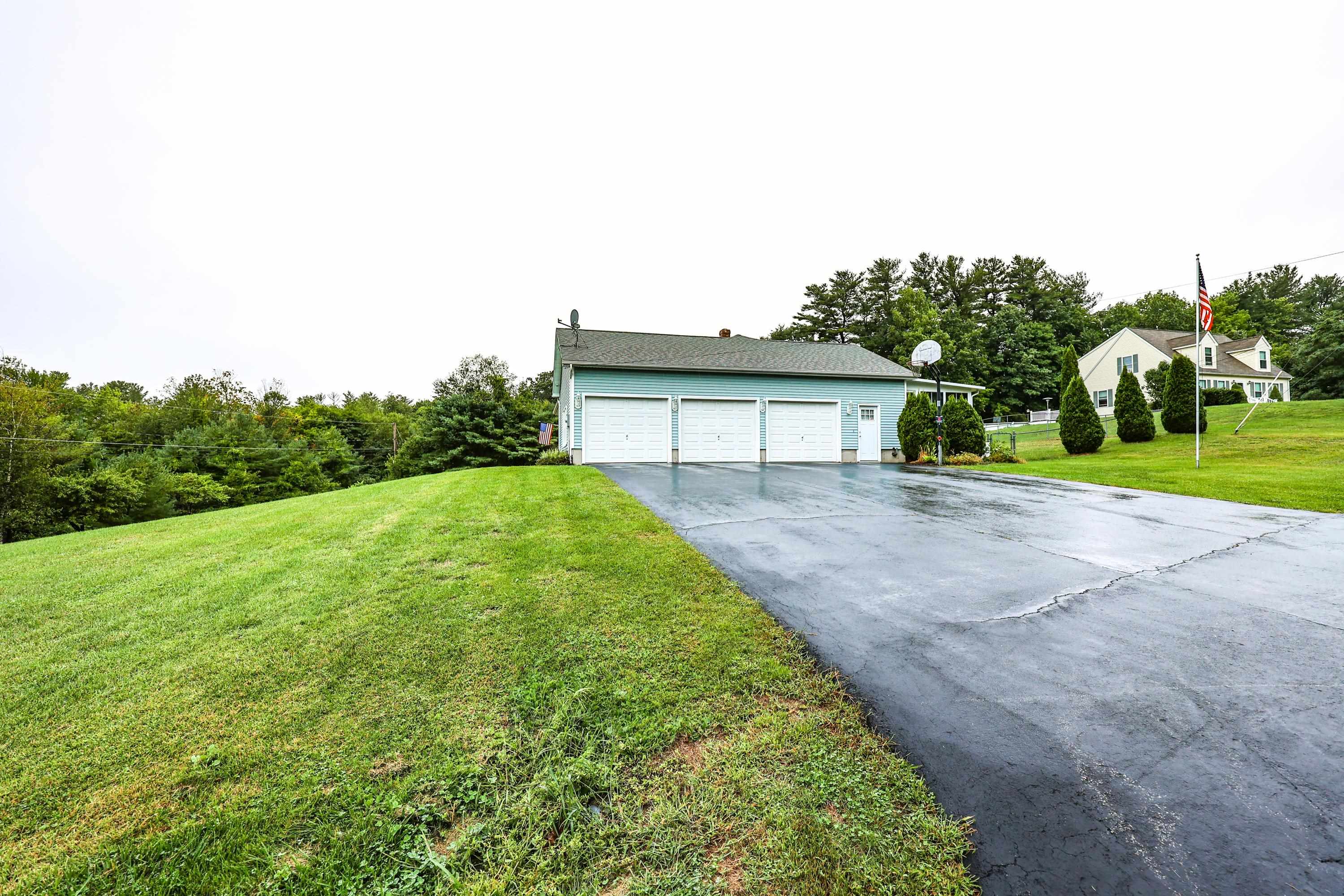 11 Windhaven Road Rochester, NH 03867 - Photo 3 of 37