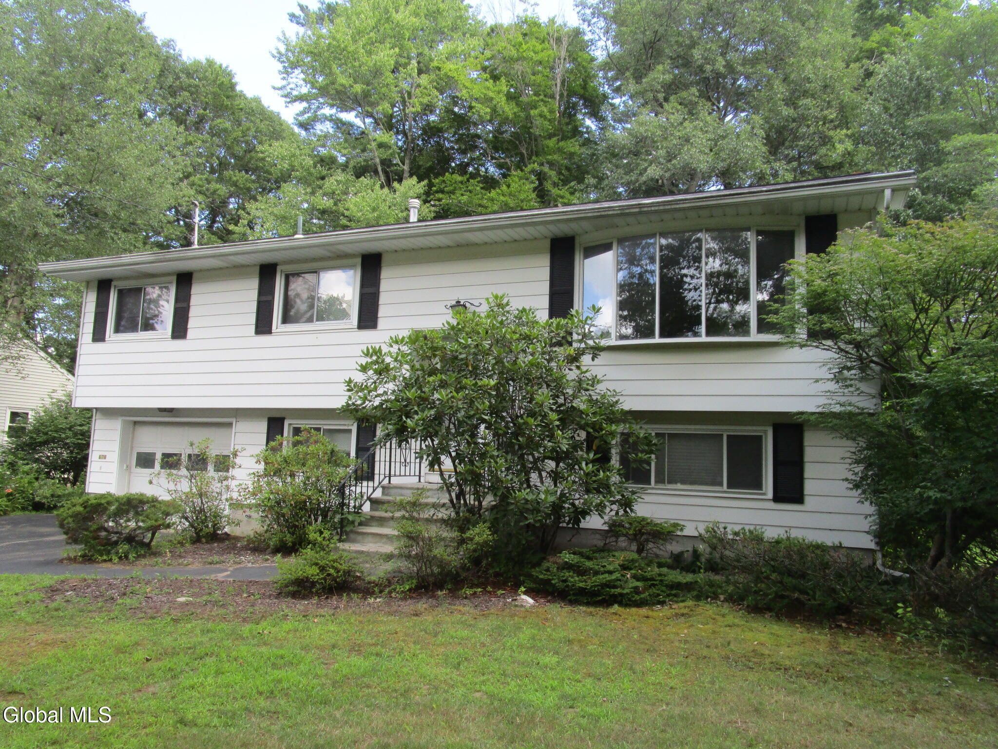 676 Pearse Road Niskayuna, NY 12309 - Photo 4 of 67 IMG_7822
