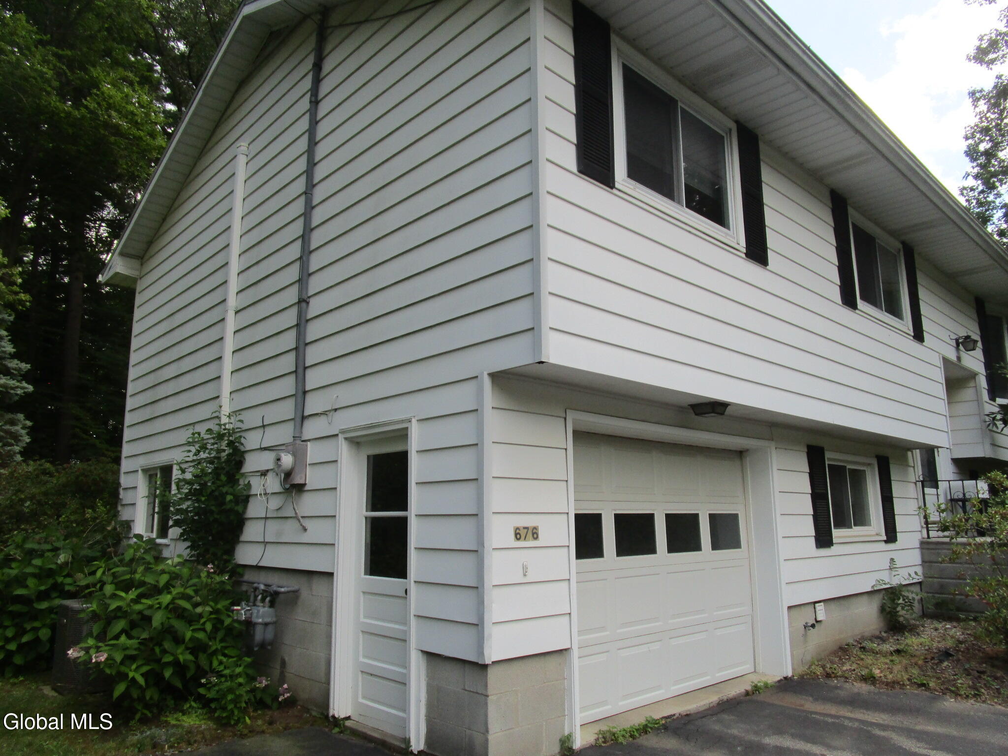676 Pearse Road Niskayuna, NY 12309 - Photo 6 of 67 IMG_7775
