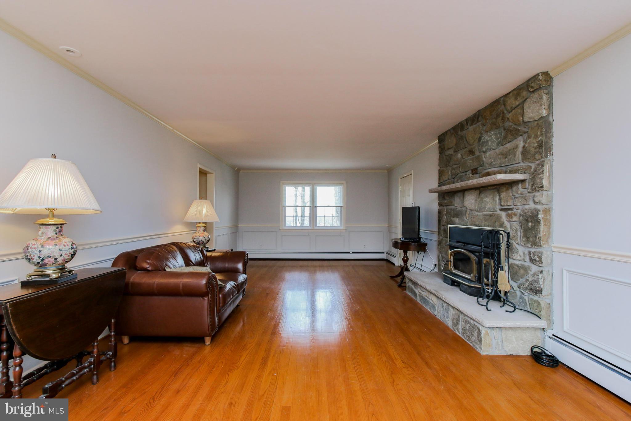 22720 Ridge Road Clarksburg, MD 20871 - Photo 3 of 30 Living Room
