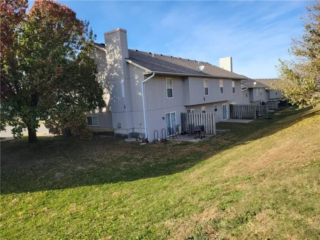 $850,000 | 10611-10617 North Locust Court, Kansas City, MO 64155