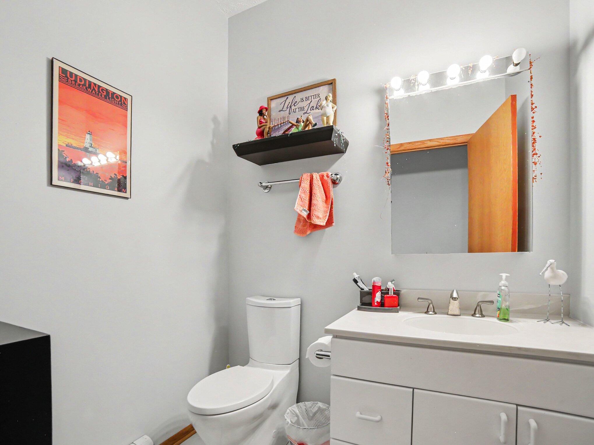 5336 West Riverside Lane Ludington, MI 49431 - Photo 23 of 51 Primary Suite