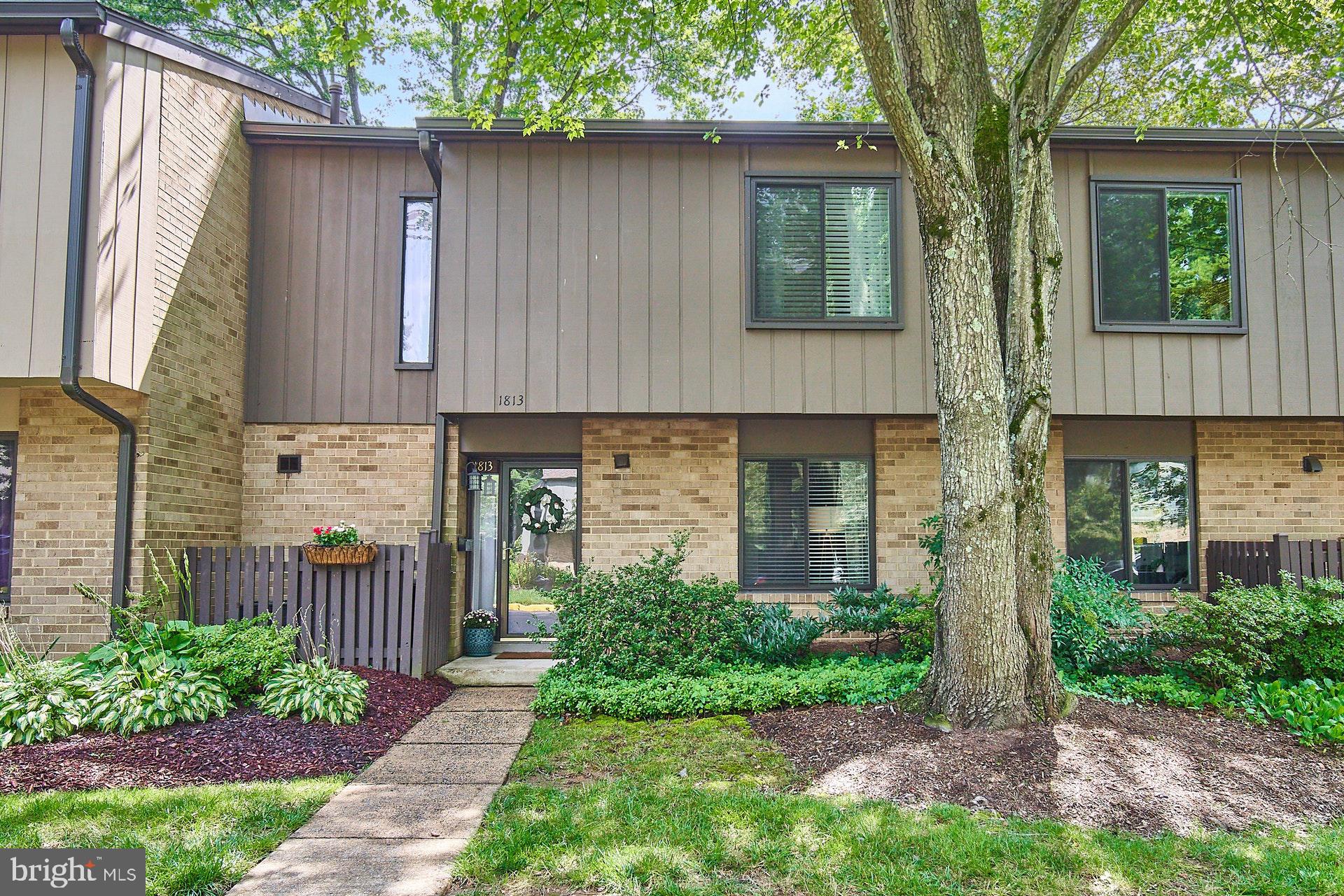 Welcome to 1813 Ivy Oak Square - 1,759 sq feet