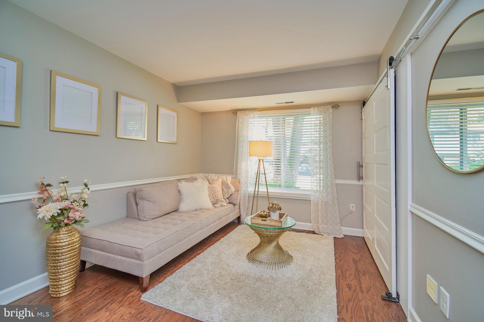 1813 Ivy Oak Square Reston, VA 20190 - Photo 11 of 28 Sitting Area off of kitchen