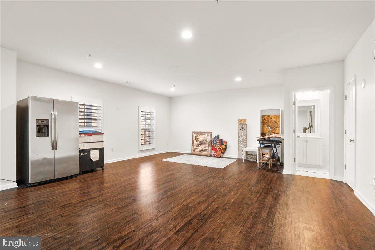 6828 West Shavano Road New Market, MD 21774 - Photo 41 of 58 a view of a livingroom with furniture and a window