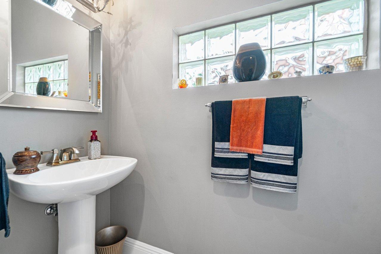 7255 Panache Way Boca Raton, FL 33433 - Photo 14 of 39 014- Half Bath