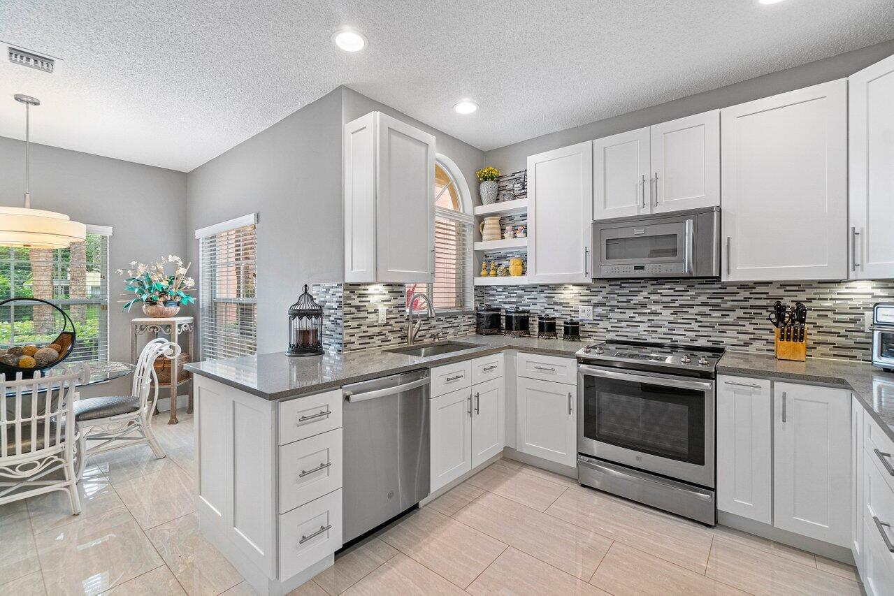 7255 Panache Way Boca Raton, FL 33433 - Photo 6 of 39 006- Kitchen