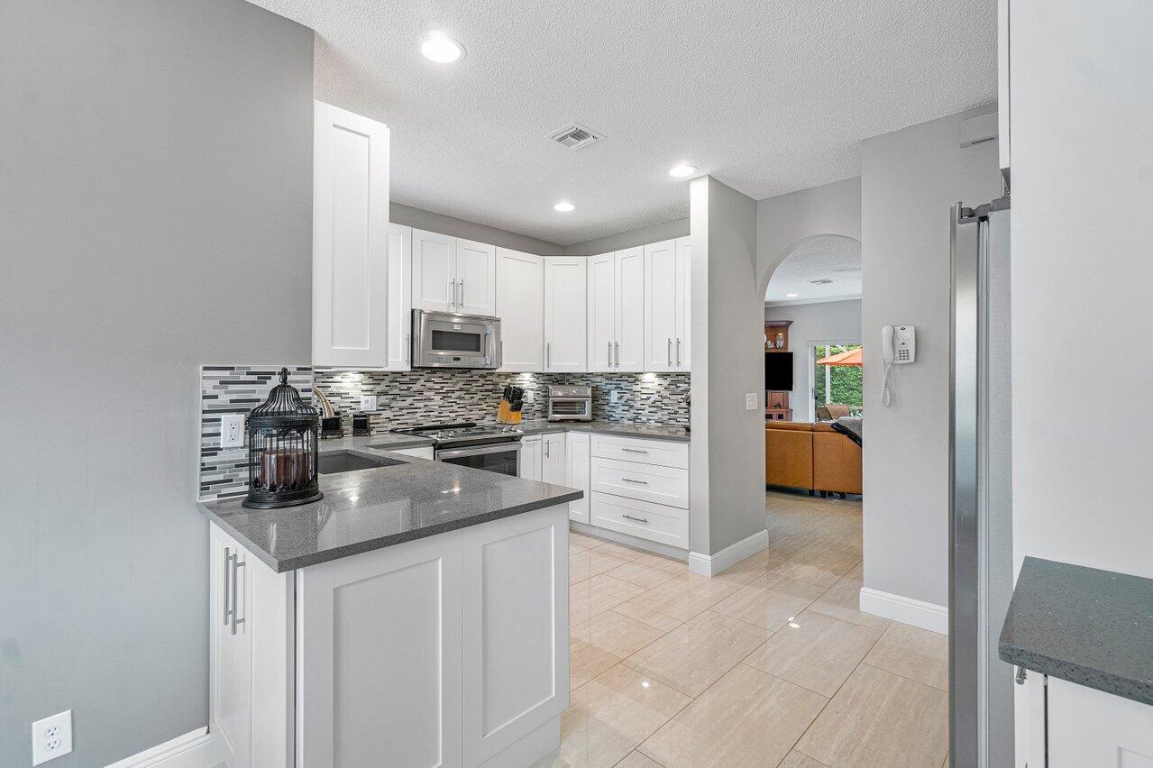 7255 Panache Way Boca Raton, FL 33433 - Photo 8 of 39 008- Kitchen