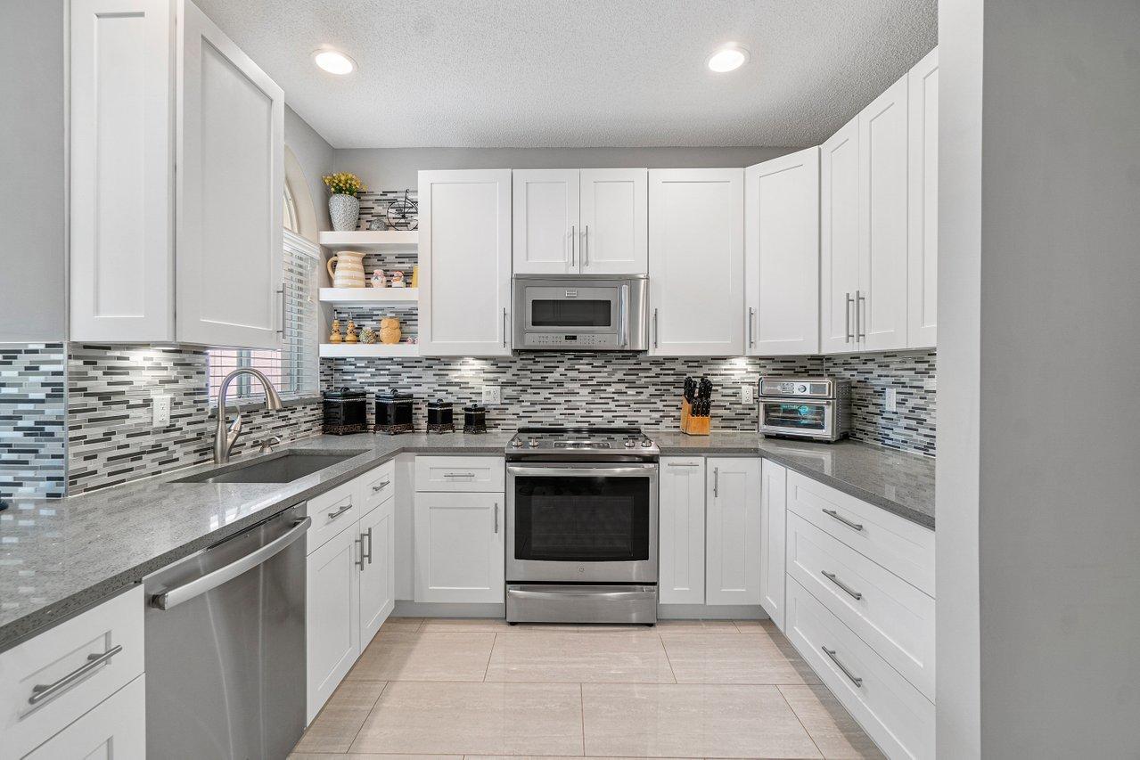 7255 Panache Way Boca Raton, FL 33433 - Photo 9 of 39 009- Kitchen