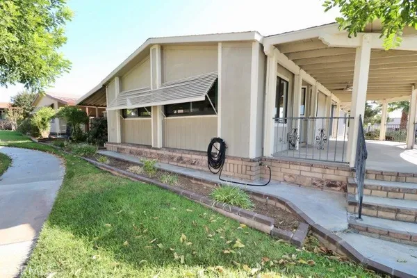 a front view of house with yard