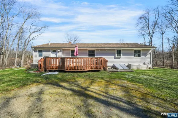 a view of a house with backyard and porch