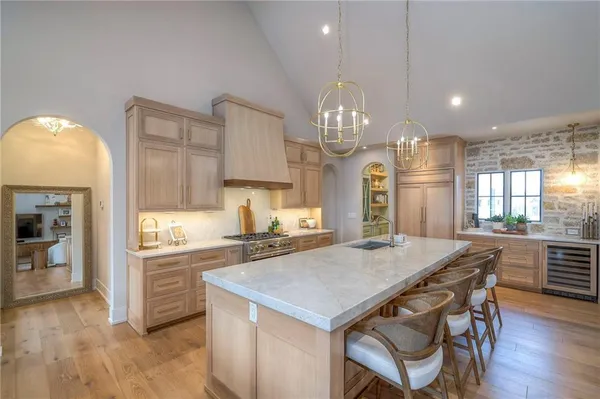 $1,295,000 | 6009 Northwest 58th Street, Kansas City, MO 64151