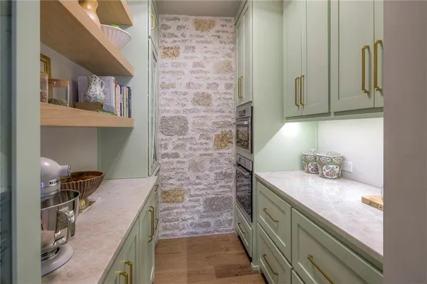 $1,295,000 | 6009 Northwest 58th Street, Kansas City, MO 64151