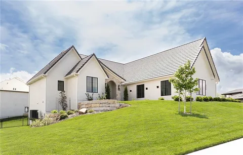 $1,295,000 | 6009 Northwest 58th Street, Kansas City, MO 64151