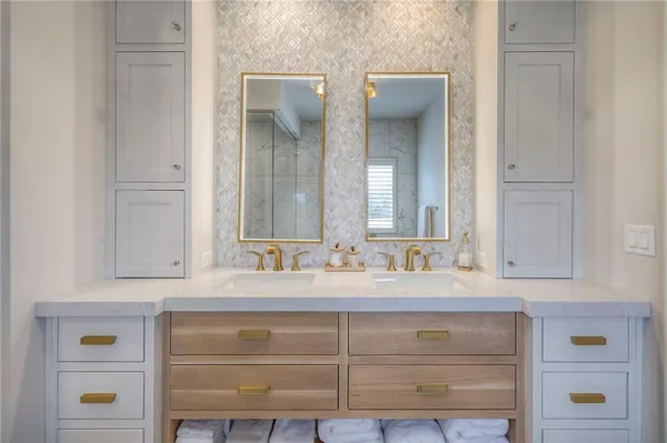 $1,295,000 | 6009 Northwest 58th Street, Kansas City, MO 64151